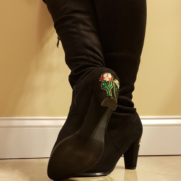 🏷Catherine Malandrino Flower Heeled Boots - Picture 5 of 7